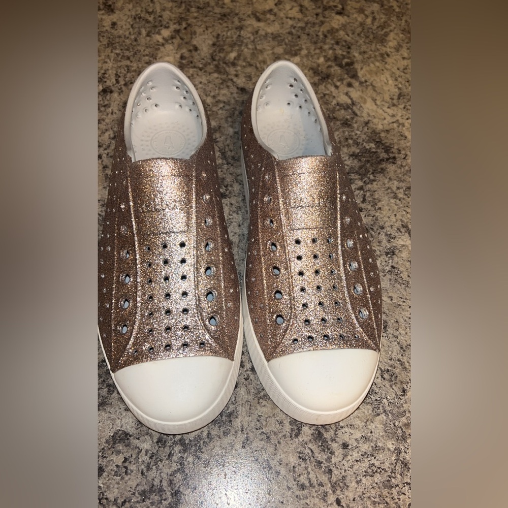 Native Jefferson women’s bling shoes brand new size 8